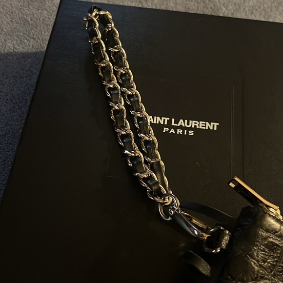 YSL NEW CLUTCH OR WRISTLET ABSOLUTELY BEAUTIFUL NEVER USED - Picture 4 of 12